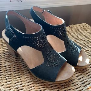 Dansko Black Deandra Nubuck Sandal